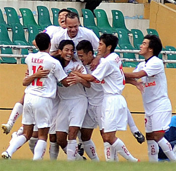 Không Công Vinh, T&T Hà Nội thua đau trên sân nhà